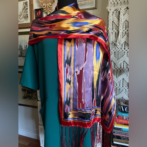 Geometric pattern silk scarf - Picture 1 of 9